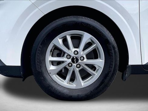 Used 2024 Kia Carnival LX FWD image 10