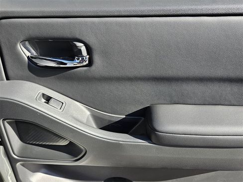 New 2026 Nissan Frontier SV w/ SV Convenience Package image 11