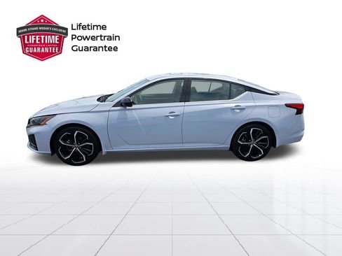 Used 2024 Nissan Altima 2.5 SR FWD image 2