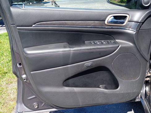 Used 2015 Jeep Grand Cherokee Overland w/ Advanced Technology Group image 11