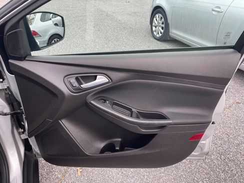 Used 2017 Ford Focus SE image 30