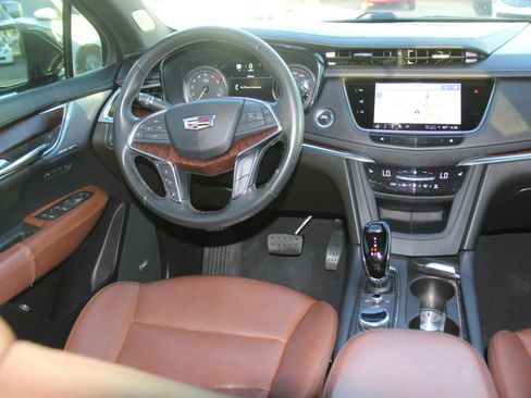 Used 2023 Cadillac XT5 Premium Luxury w/ Technology Package image 9