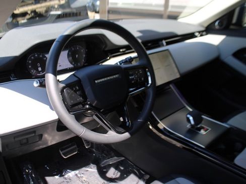 Used 2024 Land Rover Range Rover Evoque Dynamic SE image 4