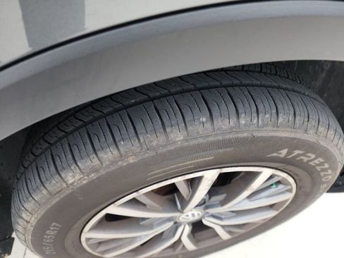 Used 2020 Volkswagen Tiguan SE w/ Panoramic Sunroof Package image 14