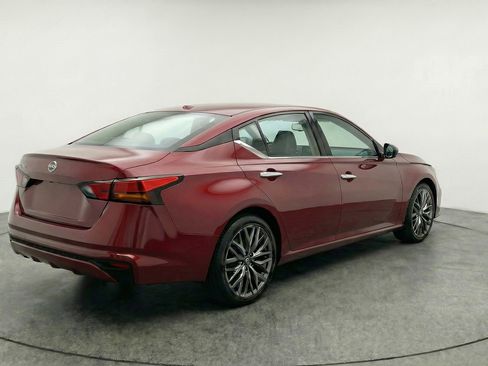 Used 2025 Nissan Altima 2.5 SV FWD image 9