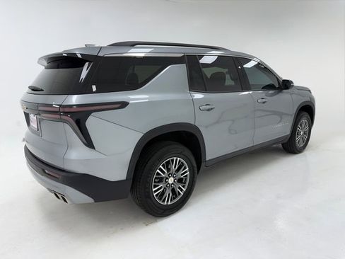 Used 2025 Chevrolet Traverse LT FWD image 41