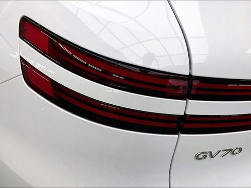 Used 2026 Genesis GV70 2.5T Advanced AWD/4WD image 16