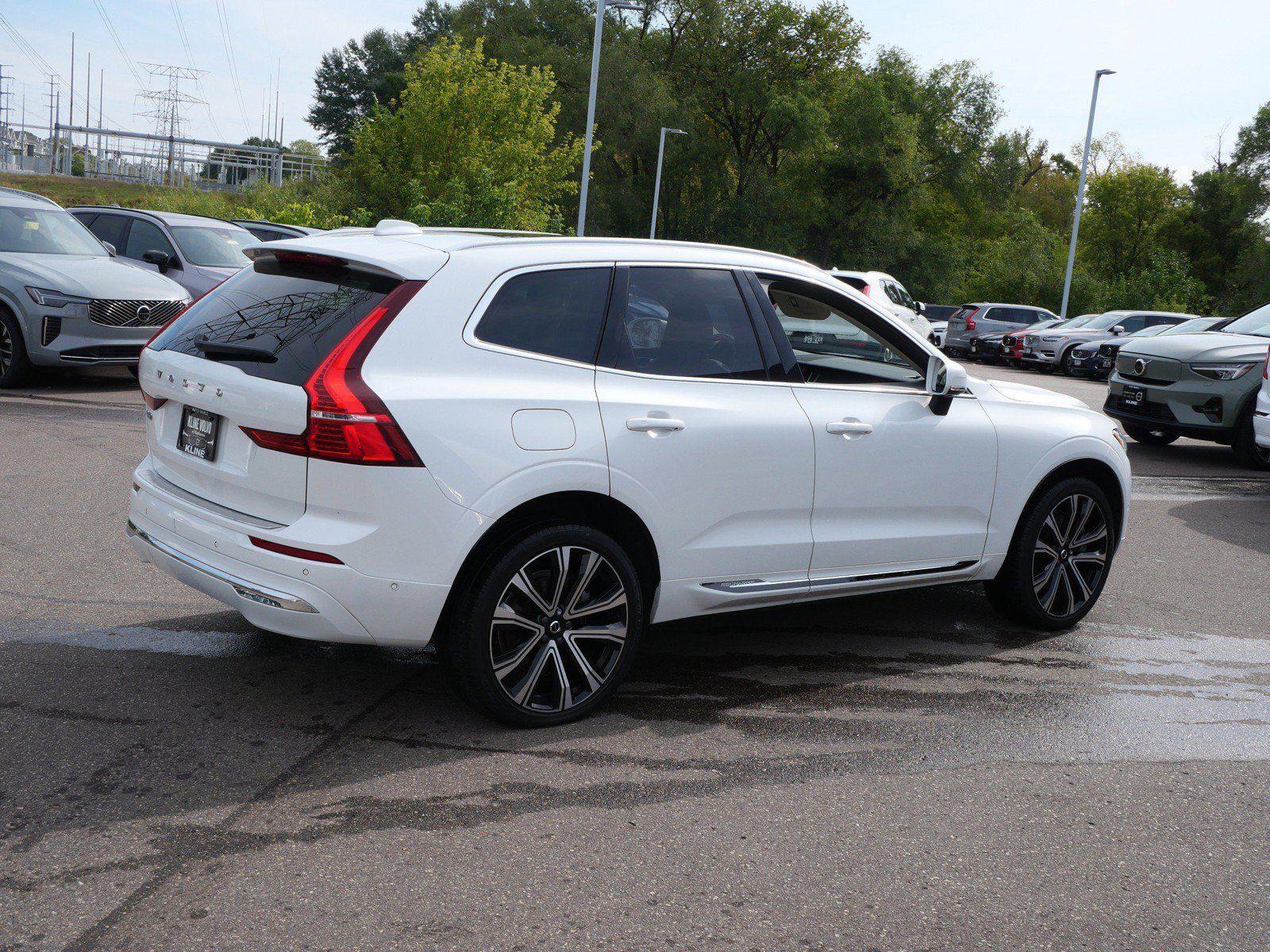 Certified 2023 Volvo XC60 T8 Ultimate w/ Climate Package AWD/4WD image 7