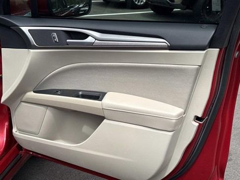Used 2020 Ford Fusion SE FWD image 14