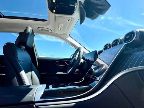 Used 2023 Mercedes-Benz GLC 300 4MATIC image 10
