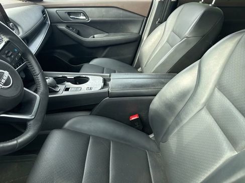 Used 2023 Nissan Rogue SV w/ SV Premium B Package image 3