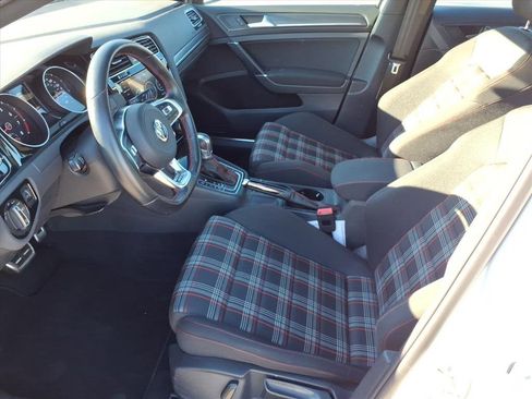 Used 2018 Volkswagen GTI SE image 12