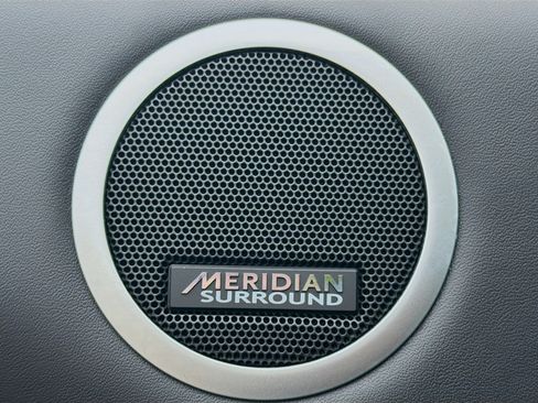 Used 2023 Land Rover Discovery Metropolitan Edition image 25