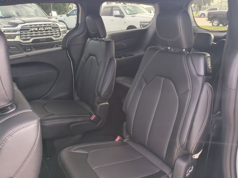 New 2026 Chrysler Voyager LX image 13