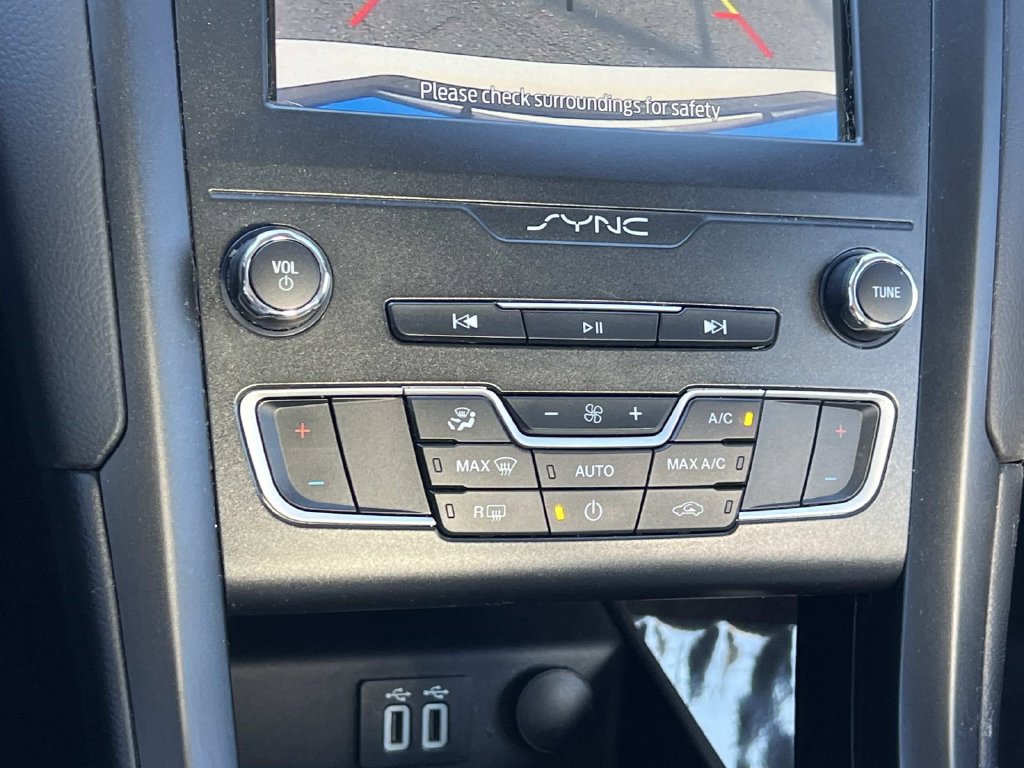 Used 2020 Ford Fusion SE w/ Equipment Group 151A FWD image 21