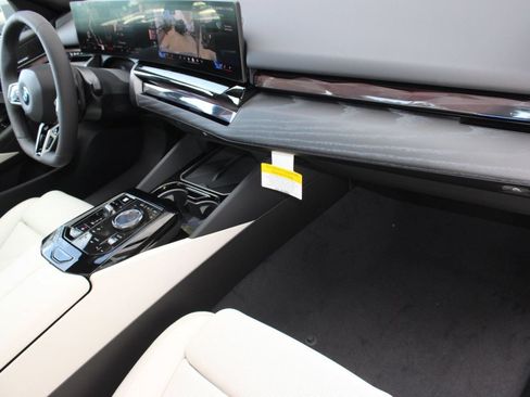Used 2026 BMW 530i w/ M Sport Package RWD image 30