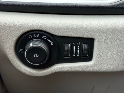 Used 2017 Chrysler Pacifica Touring Plus image 10