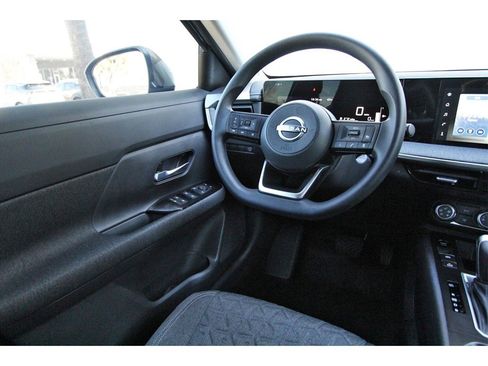 Used 2025 Nissan Kicks SV image 8