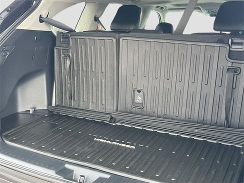 Used 2024 Toyota Highlander XLE image 28