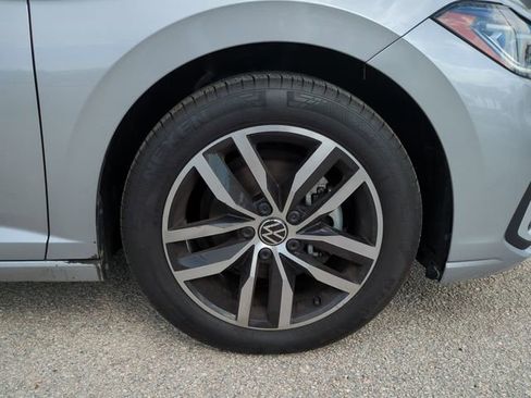 Used 2025 Volkswagen Jetta SE FWD image 10