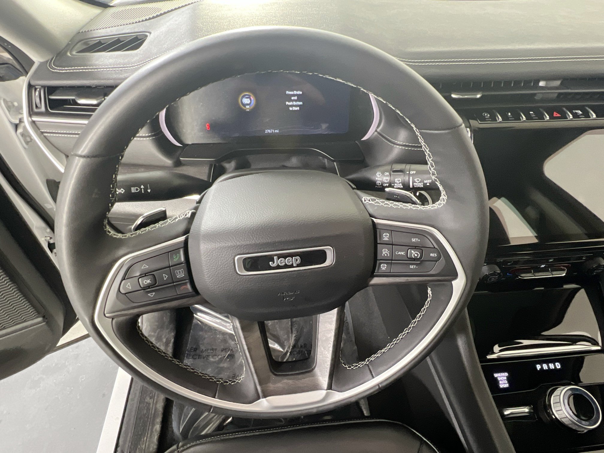 Used 2023 Jeep Grand Cherokee Limited AWD/4WD image 11