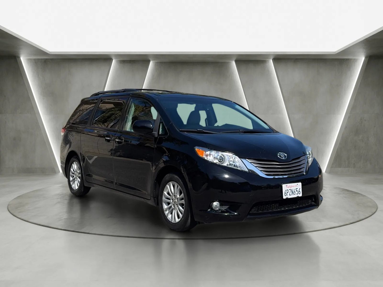 Used 2011 Toyota Sienna XLE w/ Premium Pkg FWD image 11