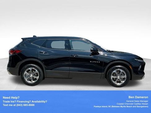 Used 2025 Chevrolet Blazer LT FWD image 4