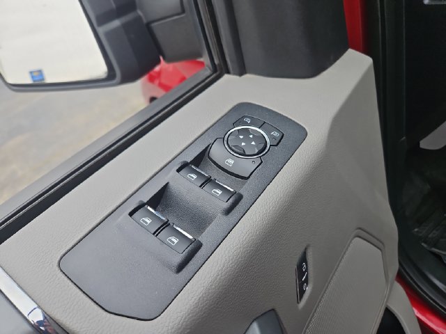 Used 2018 Ford F150 XLT w/ Equipment Group 302A Luxury AWD/4WD image 12