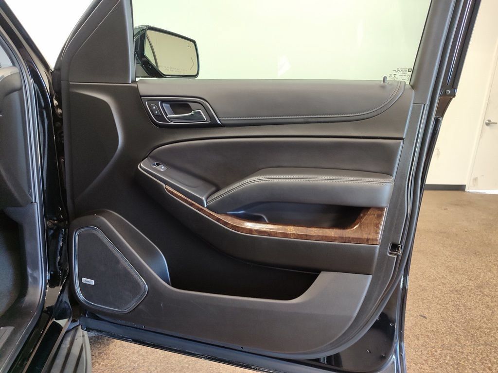 Used 2019 Chevrolet Tahoe LT w/ Luxury Package AWD/4WD image 17