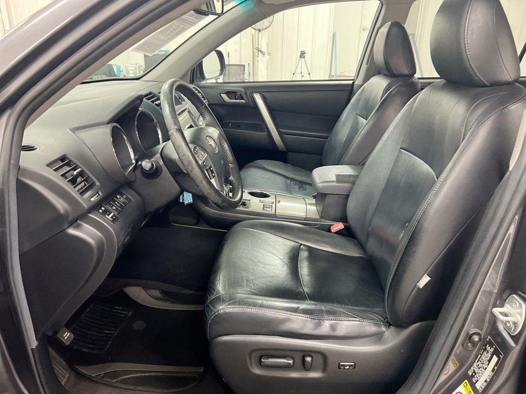 Used 2012 Toyota Highlander SE w/ Tow Pkg AWD/4WD image 20