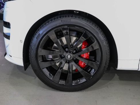 Used 2025 Land Rover Range Rover Sport Dynamic SE AWD/4WD image 9