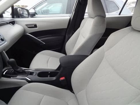 Used 2023 Toyota Corolla Cross L image 8