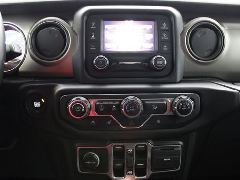 Used 2020 Jeep Wrangler Unlimited Sport AWD/4WD image 31