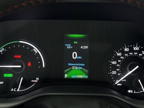 Used 2023 Toyota Sienna XSE image 25