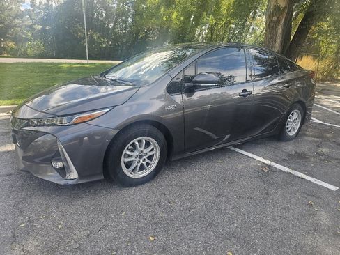 Used 2017 Toyota Prius Prime Advanced image 9