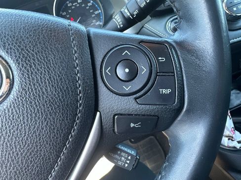 Used 2018 Toyota RAV4 XLE AWD/4WD image 8