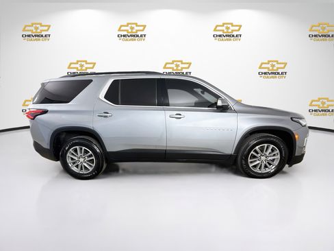 Used 2023 Chevrolet Traverse LT FWD image 9