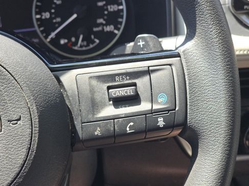 Used 2023 Nissan Rogue SV FWD image 11