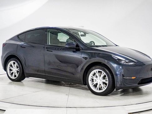Used 2024 Tesla Model Y Long Range AWD/4WD image 14