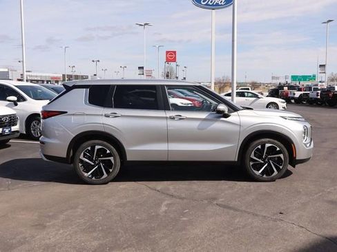 Used 2024 Mitsubishi Outlander SE FWD image 5