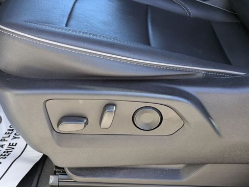 Used 2023 Chevrolet Suburban Premier image 16