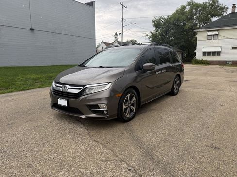 Used 2018 Honda Odyssey Touring image 3