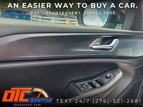 Used 2025 Jeep Grand Cherokee Altitude AWD/4WD image 11