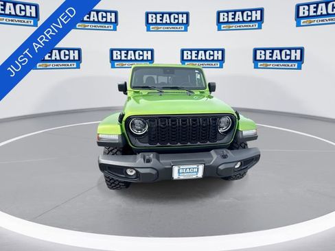 Used 2025 Jeep Gladiator Sport AWD/4WD image 3