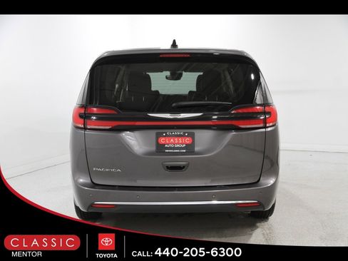 Used 2023 Chrysler Pacifica Touring-L image 21