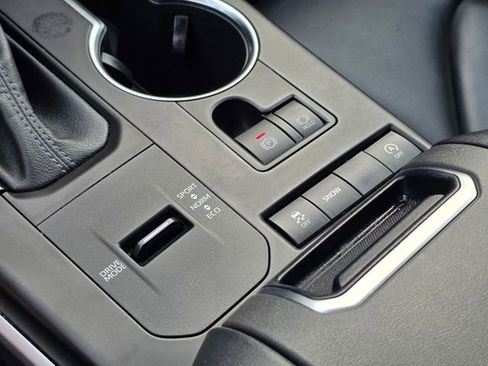 Used 2022 Toyota Highlander XLE image 33