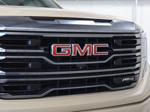 Used 2023 GMC Sierra 1500 AT4 w/ AT4 Premium Package AWD/4WD image 10