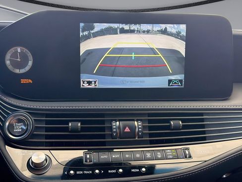Used 2021 Lexus LS 500 w/ Accessory Package (Z2) RWD image 24