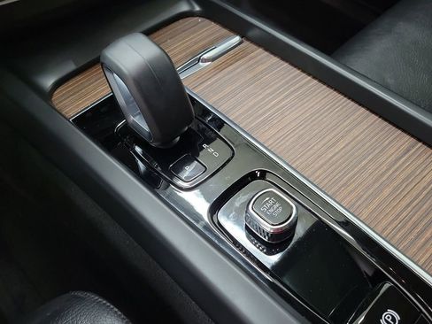 Certified 2023 Volvo XC60 B5 Plus w/ Climate Package image 31