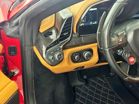 Used 2014 Ferrari 458 Spider image 10